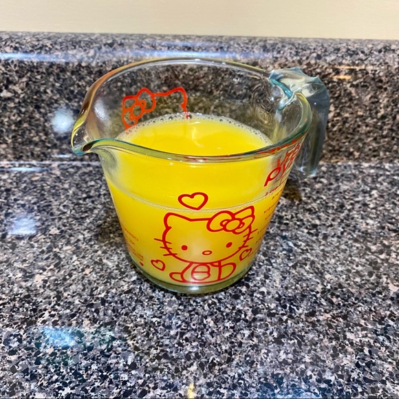 Hello Kitty Pyrex Measuring Cup - Picture 4 of 11